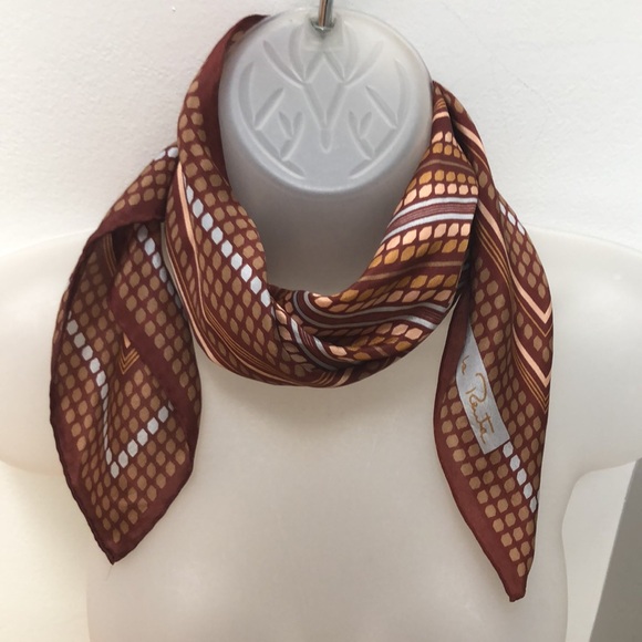 Oscar De La Renta. Street Accessory. 100% Silk. Made In Japan. 25" X 25 - Picture 5 of 16